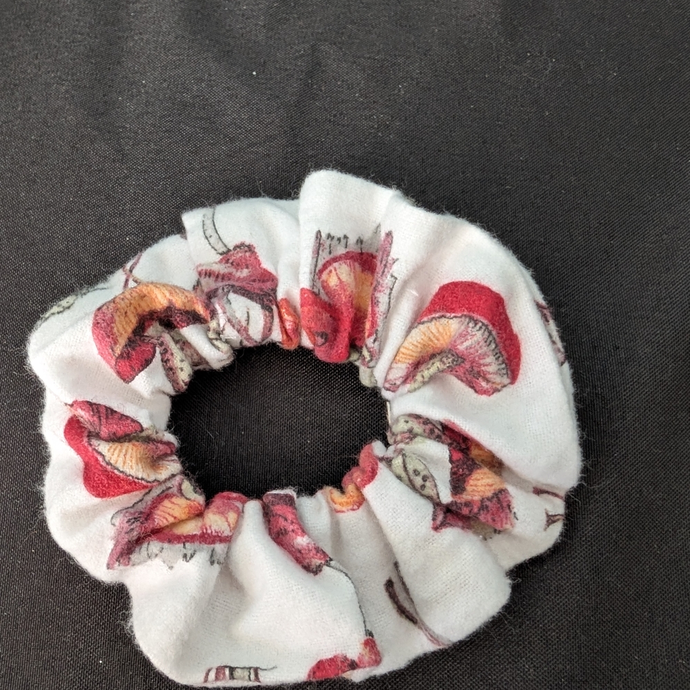 Hand Crafted Set Of 5 Mushroom Print Face Cloths With Scrunchie - Picture 6 of 6